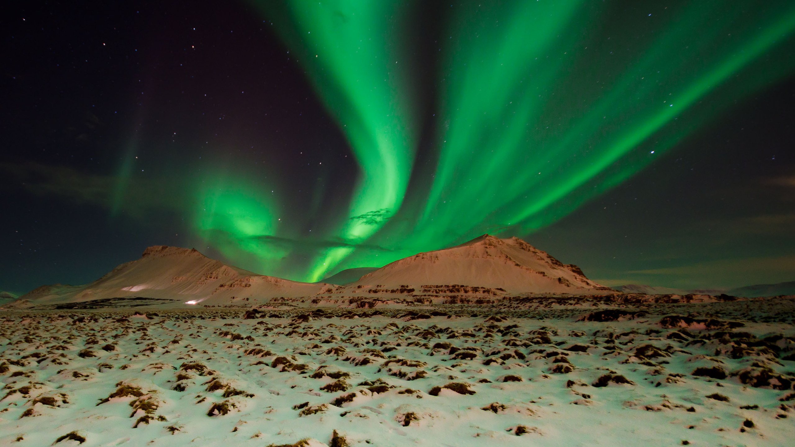 Обои небо, ночь, горы, северное сияние, the sky, night, mountains, northern lights разрешение 2560x1600 Загрузить