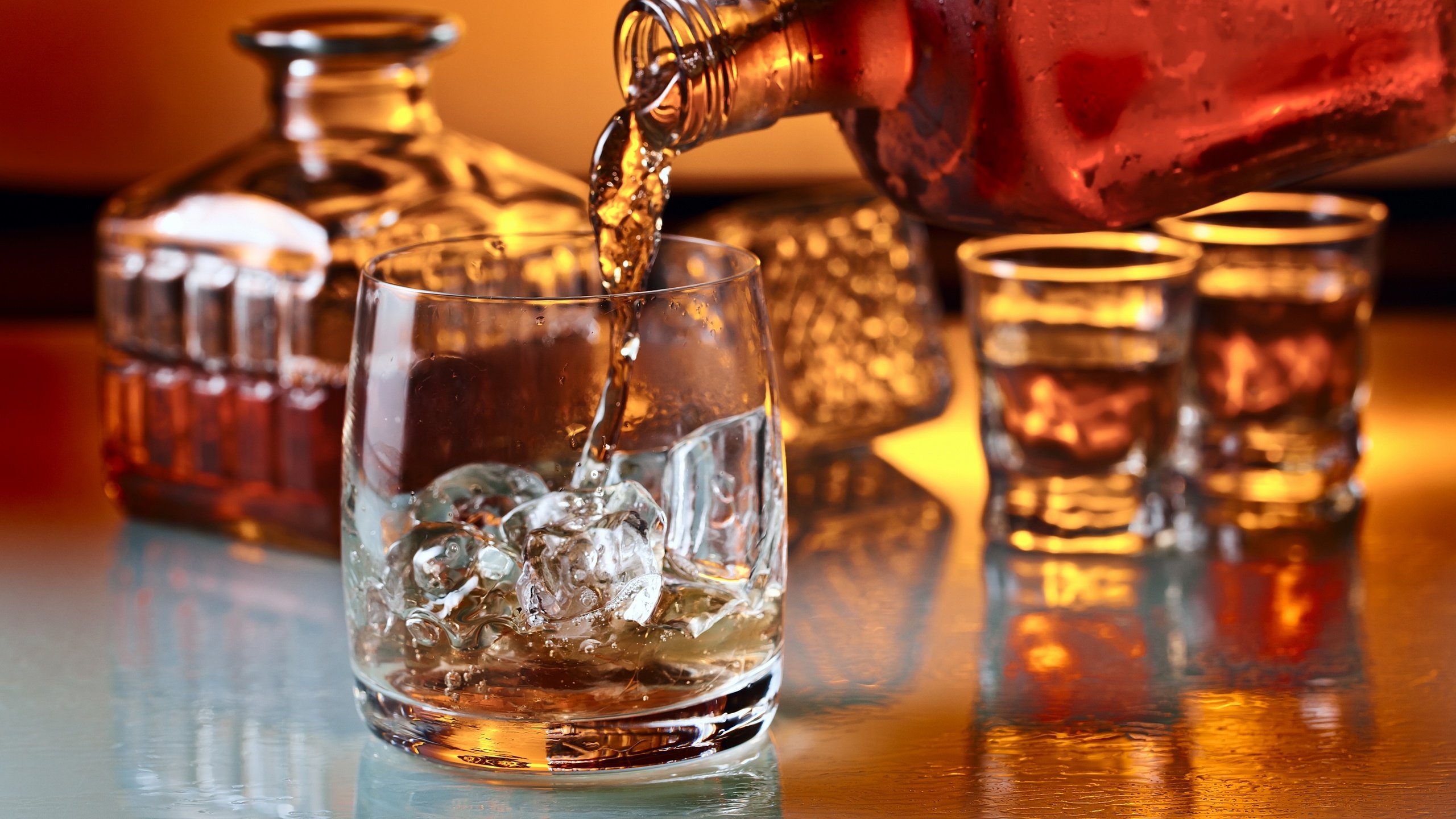 Обои стаканы, стакан, бокалы, алкогольные напитки, alcoholic drinks, cтекло, glasses, glass, alcoholic beverages разрешение 2880x1920 Загрузить