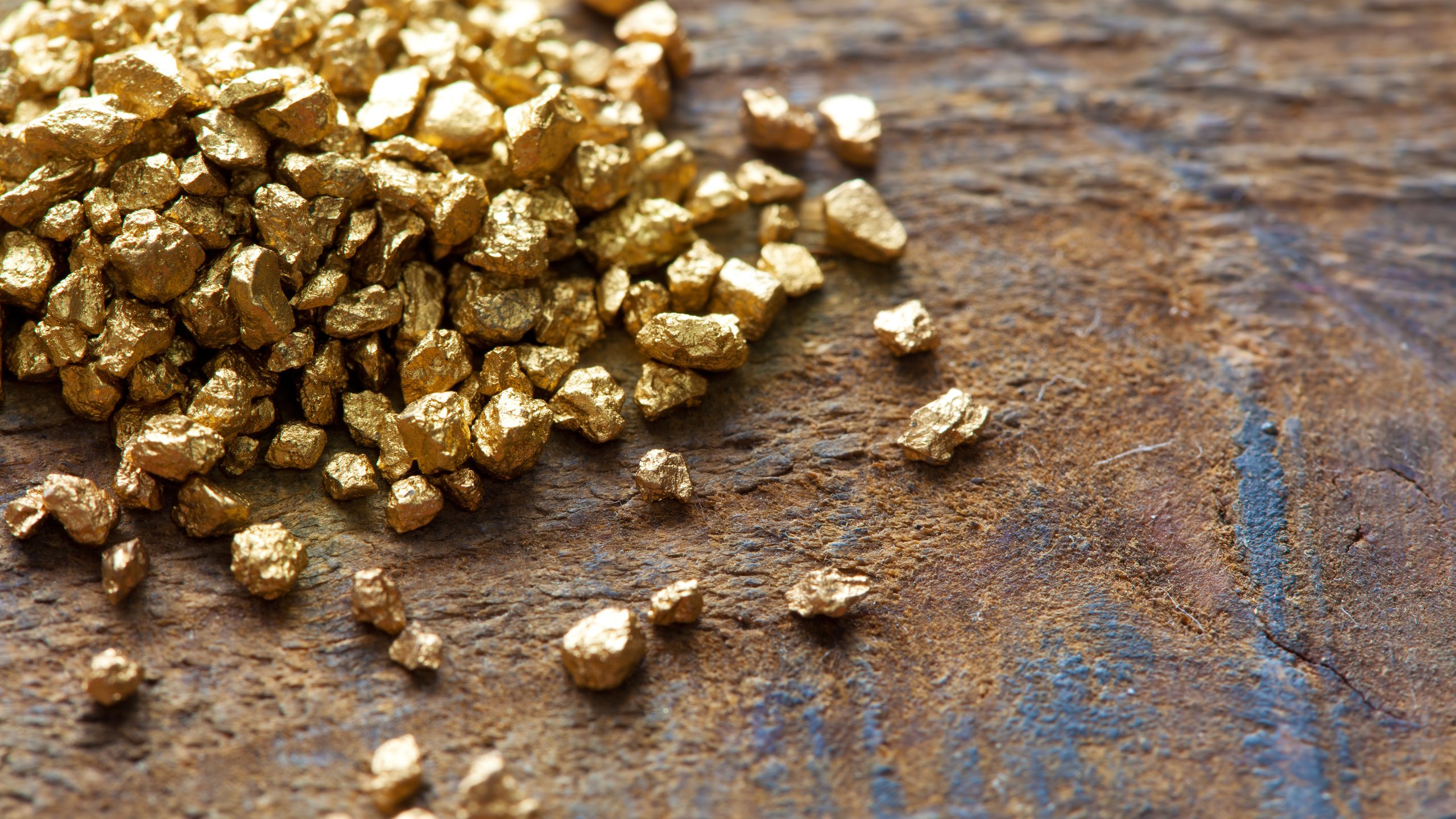 Обои металл, золото, метал, дерева, золотая, золотые самородки, metal, gold, wood, gold nuggets разрешение 4200x2800 Загрузить