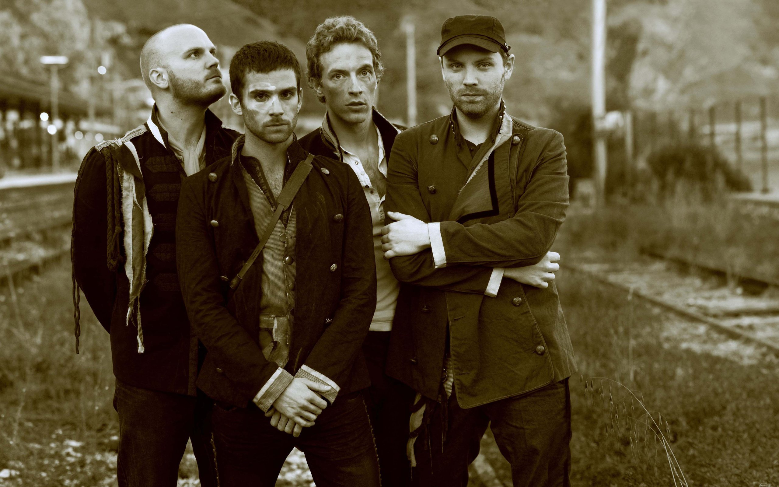 Слушать песню coldplay. Coldplay. Группа колдплей. Фотосессия группа Coldplay.