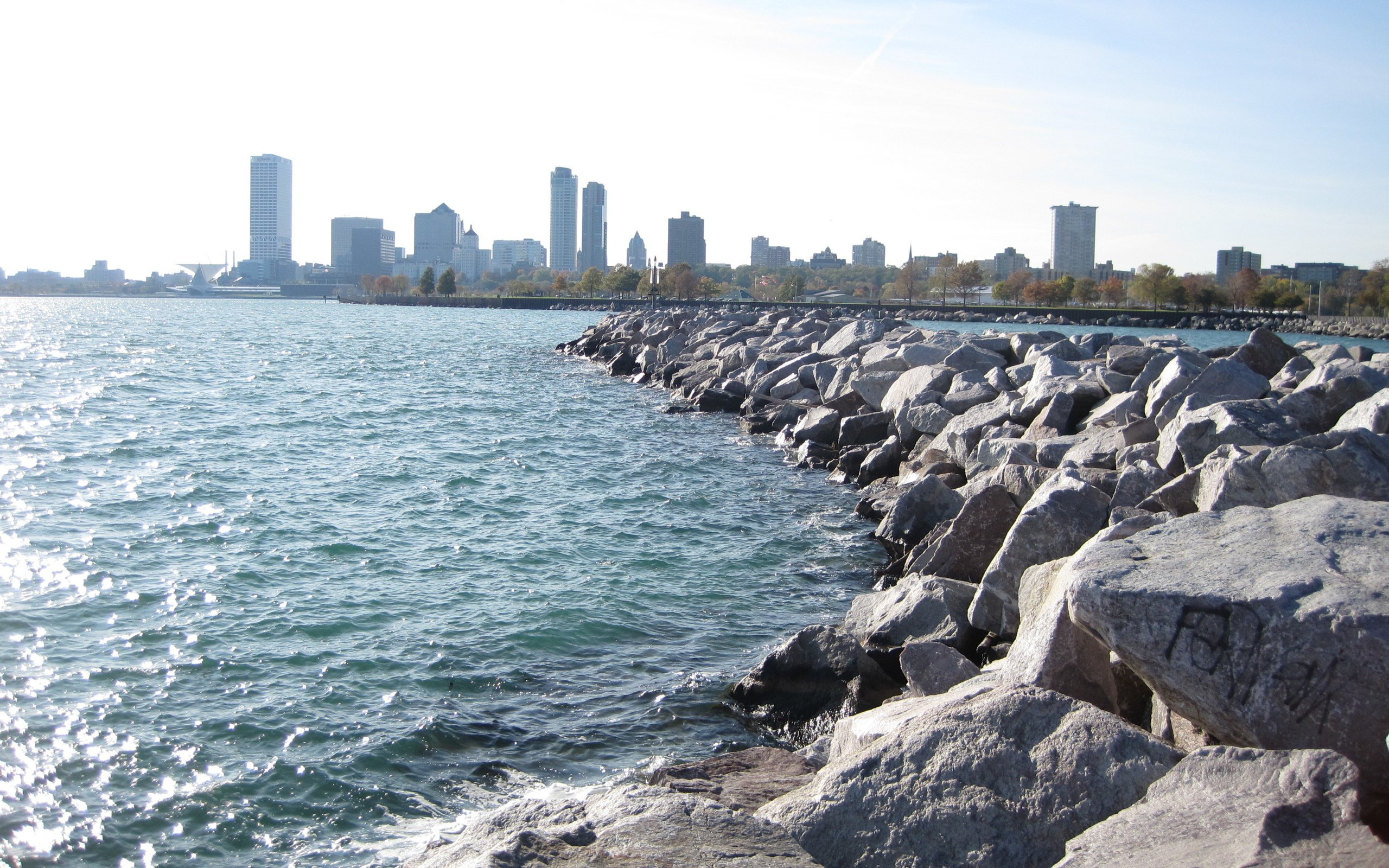 Обои вода, камни, море, город, побережье, дома, здания, water, stones, sea, the city, coast, home, building разрешение 2816x2112 Загрузить