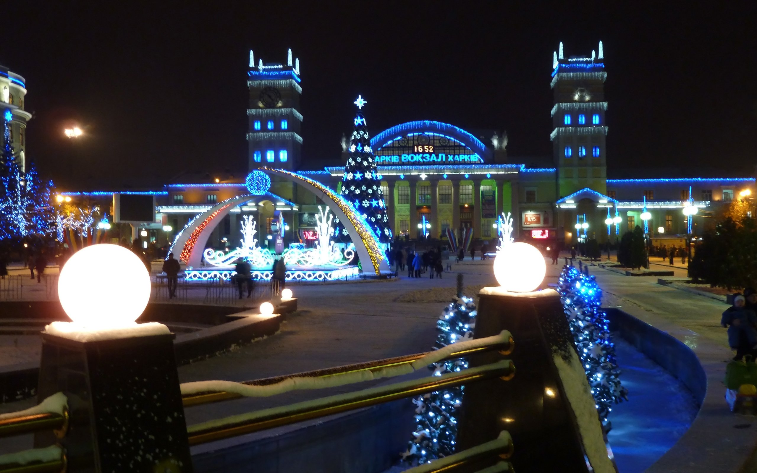 Обои украина, харьков, привокзальная площадь, ukraine, kharkov, station square разрешение 3240x2430 Загрузить