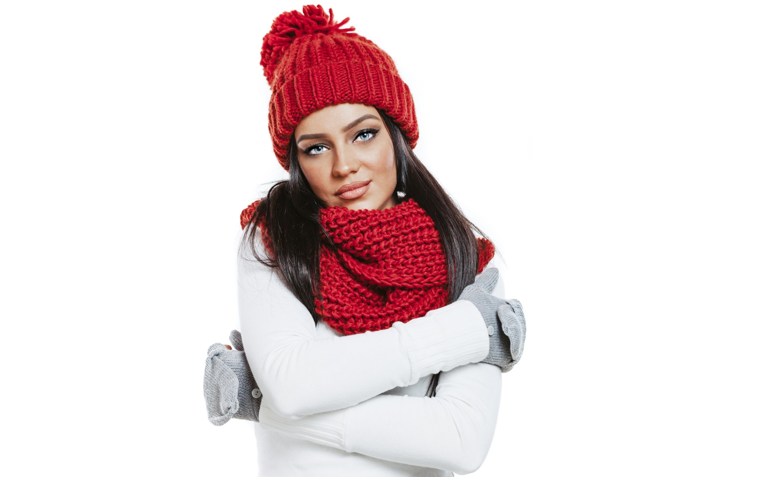 Обои девушка, красная, взгляд, шапка, макияж, перчатки, шарф, girl, red, look, hat, makeup, gloves, scarf разрешение 8253x5250 Загрузить