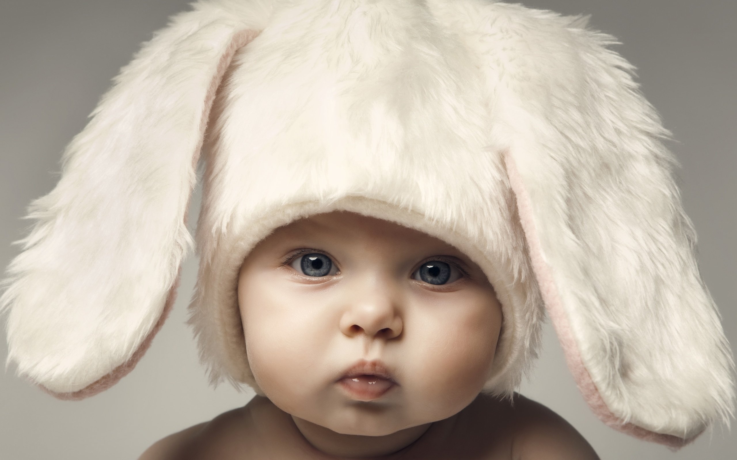 Обои взгляд, дети, ушки, лицо, ребенок, шапка, зайчик, look, children, ears, face, child, hat, bunny разрешение 3840x2160 Загрузить