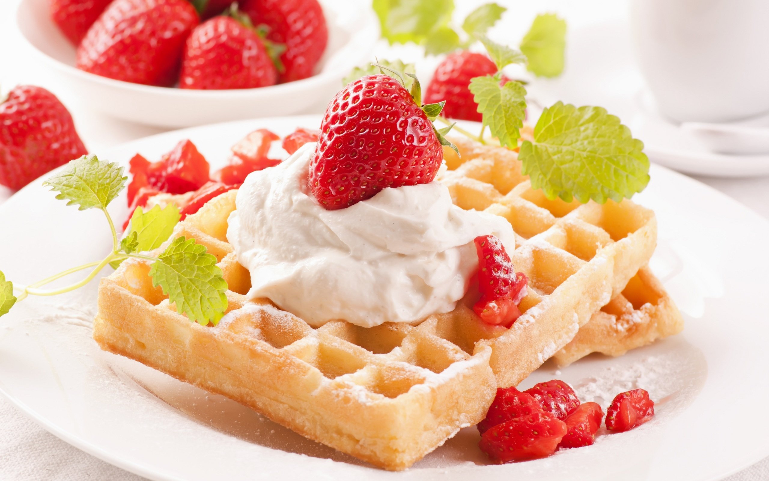 Обои мята, клубника, десерт, вафли, крем, mint, strawberry, dessert, waffles, cream разрешение 5140x3415 Загрузить