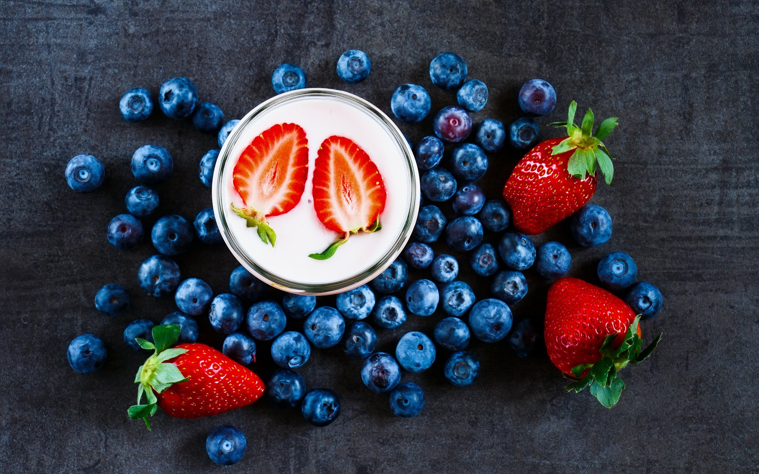 Обои фрукты, клубника, ягоды, черника, завтрак, стакан, йогурт, fruit, strawberry, berries, blueberries, breakfast, glass, yogurt разрешение 5184x3456 Загрузить