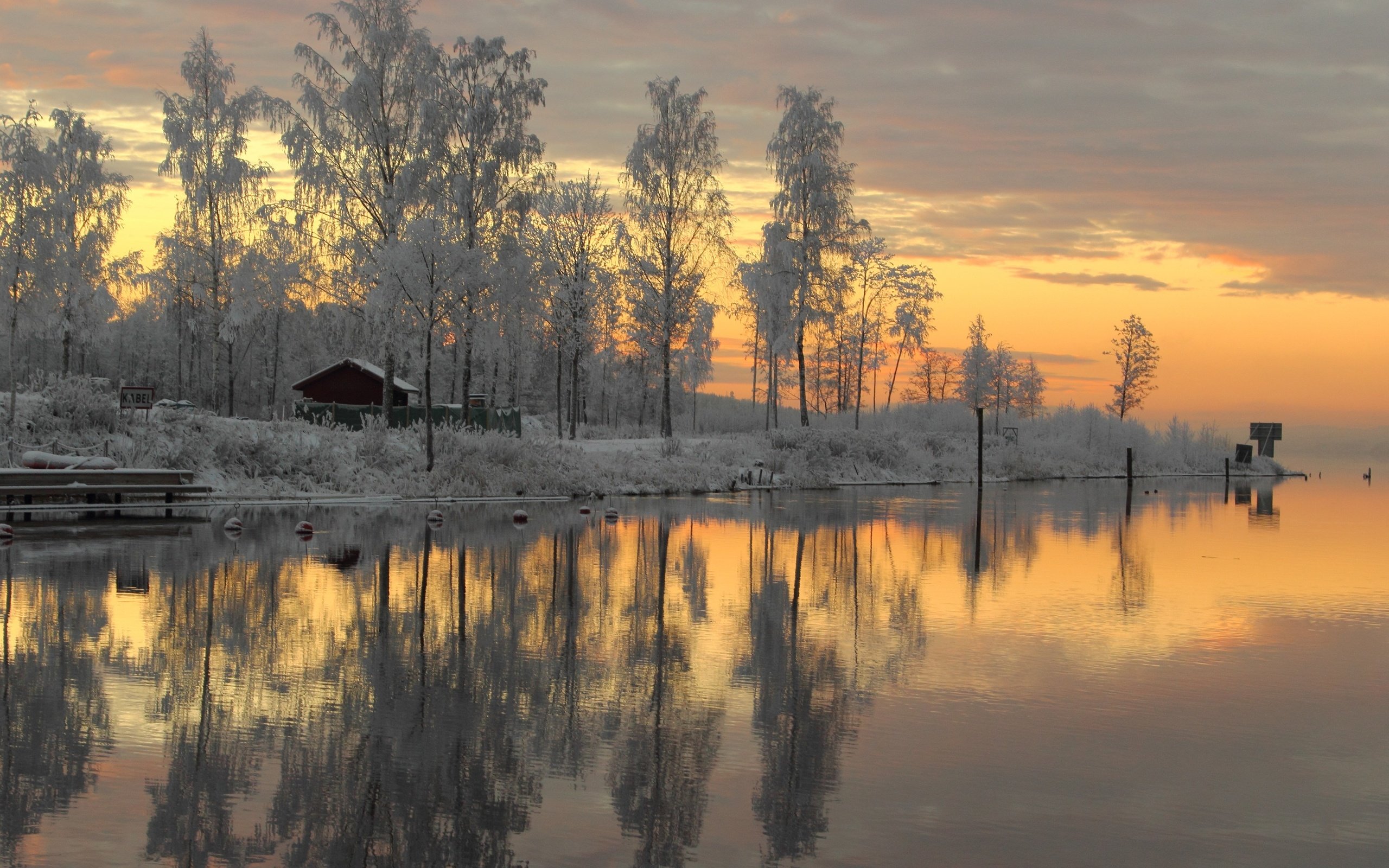 Обои деревья, река, снег, зима, закат солнца, швеция, trees, river, snow, winter, sunset, sweden разрешение 5120x2880 Загрузить