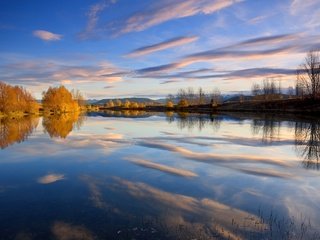 Обои небо, облака, деревья, озеро, отражение, осень, the sky, clouds, trees, lake, reflection, autumn разрешение 2560x1600 Загрузить