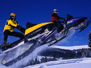Обои небо, зима, прыжок, снегоходы, the sky, winter, jump, snowmobiles разрешение 2560x1600 Загрузить