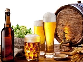 Обои кружка, стаканы, бутылка, пиво, пена, бочонок, краник, mug, glasses, bottle, beer, foam, barrel, tap разрешение 2560x1440 Загрузить