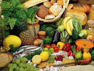 Обои виноград, крупа, фрукты, изобилие, лимон, хлеб, овощи, рыба, огурцы, ассорти, grapes, krupa, fruit, abundance, lemon, bread, vegetables, fish, cucumbers, cuts разрешение 1920x1200 Загрузить