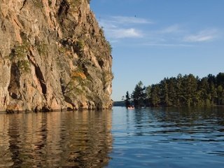 Обои небо, озеро, природа, лес, скала, the sky, lake, nature, forest, rock разрешение 1920x1080 Загрузить