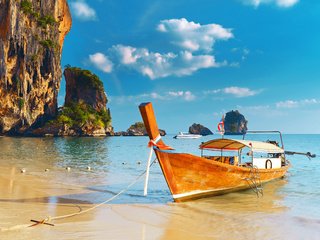 Обои скалы, пляж, лодка, таиланд, тропики, rocks, beach, boat, thailand, tropics разрешение 2560x1600 Загрузить