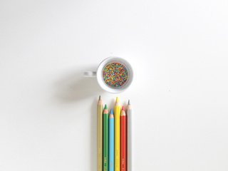 Обои фон, разноцветные, конфеты, карандаши, белый, чашка, цветные карандаши, драже, background, colorful, candy, pencils, white, cup, colored pencils, pills разрешение 2048x1365 Загрузить