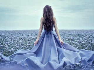 Обои цветы, природа, девушка, платье, спина, шлейф, шатенка, flowers, nature, girl, dress, back, train, brown hair разрешение 2880x1794 Загрузить