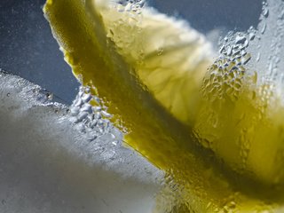 Обои макро, капли, лёд, лимон, долька, macro, drops, ice, lemon, slice разрешение 2500x1656 Загрузить