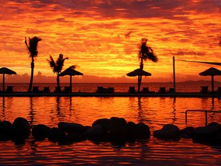 Обои закат, пальмы, океан, басеин, denarau island, fiji, sunset, palm trees, the ocean, pool разрешение 3840x2400 Загрузить