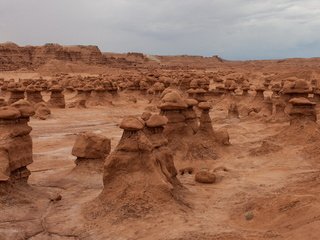 Обои каньон, красота, сша, штат юта, гоблин долина, чудеса природы., canyon, beauty, usa, utah, goblin valley, the wonders of nature. разрешение 1920x1280 Загрузить