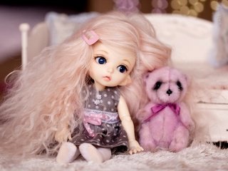 Обои девочка, кукла, волосы, игрушки, медвежонок, girl, doll, hair, toys, bear разрешение 2100x1372 Загрузить