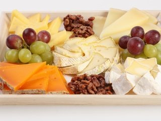Обои орехи, виноград, еда, сыр, тарелка, nuts, grapes, food, cheese, plate разрешение 1920x1080 Загрузить