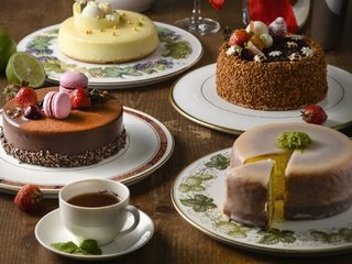 Обои крем для торта, ягоды, чай, торт, десерт, макаруны, cream cake, berries, tea, cake, dessert, macaroon разрешение 1920x1357 Загрузить