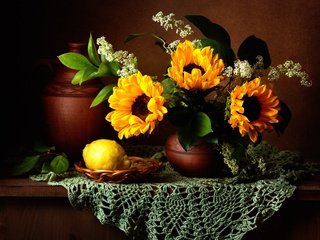 Обои цветы, фрукты, лимон, букет, подсолнухи, салфетка, натюрморт, flowers, fruit, lemon, bouquet, sunflowers, napkin, still life разрешение 2500x1942 Загрузить