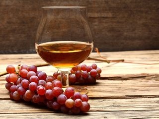 Обои виноград, стол, бокал, алкоголь, коньяк, гроздь, grapes, table, glass, alcohol, cognac, bunch разрешение 2560x1600 Загрузить