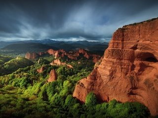 Обои небо, горы, скалы, лес, тучи, the sky, mountains, rocks, forest, clouds разрешение 1920x1280 Загрузить