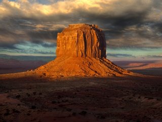 Обои небо, облака, пейзаж, скала, пустыня, сша, долина, долина монументов, the sky, clouds, landscape, rock, desert, usa, valley, monument valley разрешение 2560x1600 Загрузить