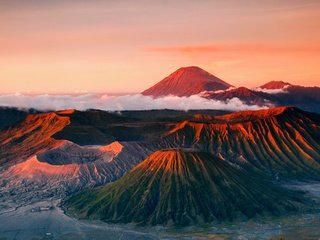 Обои горы, вулкан, индонезия, ява, бромо, тенгер, mountains, the volcano, indonesia, java, bromo, tanger разрешение 2560x1440 Загрузить