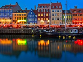 Обои огни, отражение, корабль, дома, копенгаген, дания, нюхавн, lights, reflection, ship, home, copenhagen, denmark, nyhavn разрешение 2048x1365 Загрузить