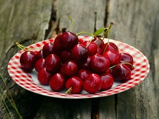 Обои стол, черешня, блюдце, ягоды, вишня, деревянная поверхность, table, cherry, saucer, berries, wooden surface разрешение 4928x2772 Загрузить