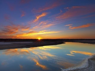 Обои небо, облака, вода, солнце, закат, побережье, the sky, clouds, water, the sun, sunset, coast разрешение 1920x1200 Загрузить