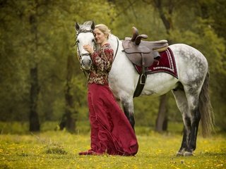 Обои лошадь, деревья, природа, девушка, модель, конь, грива, horse, trees, nature, girl, model, mane разрешение 2560x1600 Загрузить