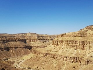 Обои небо, горы, скалы, пейзаж, пустыня, израиль, mitzpe ramon, the sky, mountains, rocks, landscape, desert, israel разрешение 5064x2848 Загрузить