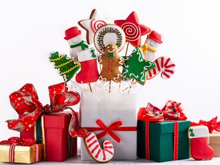 Обои новый год, пряники, подарки, конфеты, человечки, праздник, рождество, композиция, декор, new year, gingerbread, gifts, candy, men, holiday, christmas, composition, decor разрешение 5616x3744 Загрузить