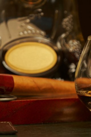 Обои бар, коньяк, сигары, гламур, кубинские сигары, bar, cognac, cigars, glamour, cuban cigars разрешение 3601x2235 Загрузить