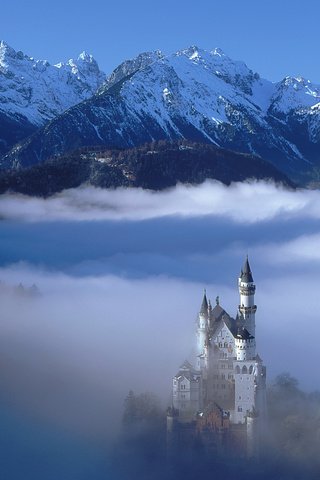 Обои горы, туман, замок, германия, нойшванштайн, бавария, mountains, fog, castle, germany, neuschwanstein, bayern разрешение 1920x1200 Загрузить