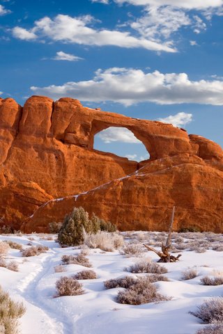 Обои скалы, снег, природа, пустыня, арка, rocks, snow, nature, desert, arch разрешение 2048x1256 Загрузить