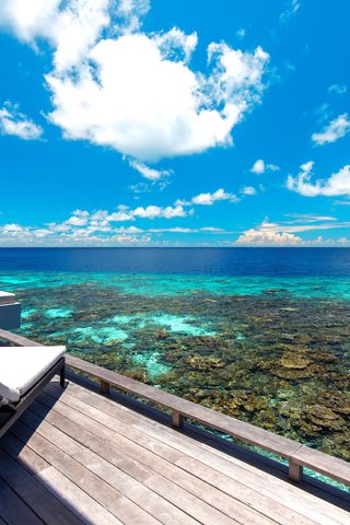 Обои море, бунгало, лежаки, тропики, мальдивы, sea, bungalow, sunbeds, tropics, the maldives разрешение 7387x4951 Загрузить