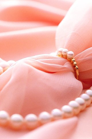 Обои ткань, розовый, бусы, жемчуг, бусины, fabric, pink, beads, pearl разрешение 1920x1520 Загрузить