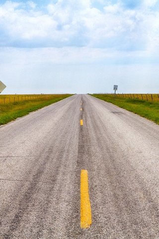 Обои небо, дорога, облака, горизонт, забор, the sky, road, clouds, horizon, the fence разрешение 2048x1365 Загрузить