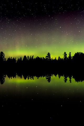 Обои деревья, озеро, отражение, северное сияние, trees, lake, reflection, northern lights разрешение 2048x1463 Загрузить
