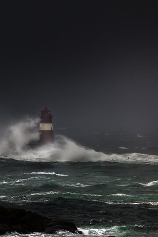 Обои камни, берег, волны, море, маяк, океан, шторм, stones, shore, wave, sea, lighthouse, the ocean, storm разрешение 2048x1340 Загрузить