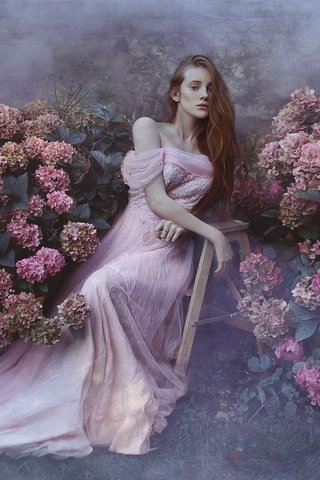 Обои цветы, девушка, платье, туман, сад, весна, гортензия, flowers, girl, dress, fog, garden, spring, hydrangea разрешение 2048x1152 Загрузить