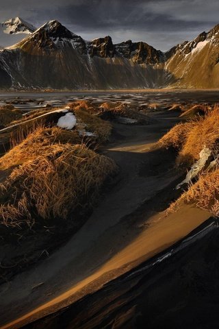 Обои трава, горы, скалы, grass, mountains, rocks разрешение 1920x1200 Загрузить