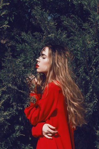 Обои природа, девушка, блондинка, профиль, красное платье, nature, girl, blonde, profile, red dress разрешение 2048x1365 Загрузить