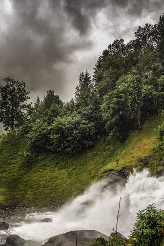 Обои небо, гора, облака, водопад, деревья, долина, река, норвегия, холмы, вимвандем, природа, лес, пейзаж, the sky, mountain, clouds, waterfall, trees, valley, river, norway, hills, wingender, nature, forest, landscape разрешение 2200x1258 Загрузить