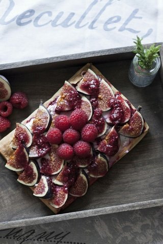 Обои малина, ягоды, сладкое, торт, десерт, инжир, raspberry, berries, sweet, cake, dessert, figs разрешение 5546x3473 Загрузить