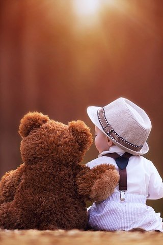 Обои дети, плюшевый медведь, мишка, игрушка, ребенок, мальчик, шляпа, друзья, вместе, children, teddy bear, bear, toy, child, boy, hat, friends, together разрешение 3840x2559 Загрузить